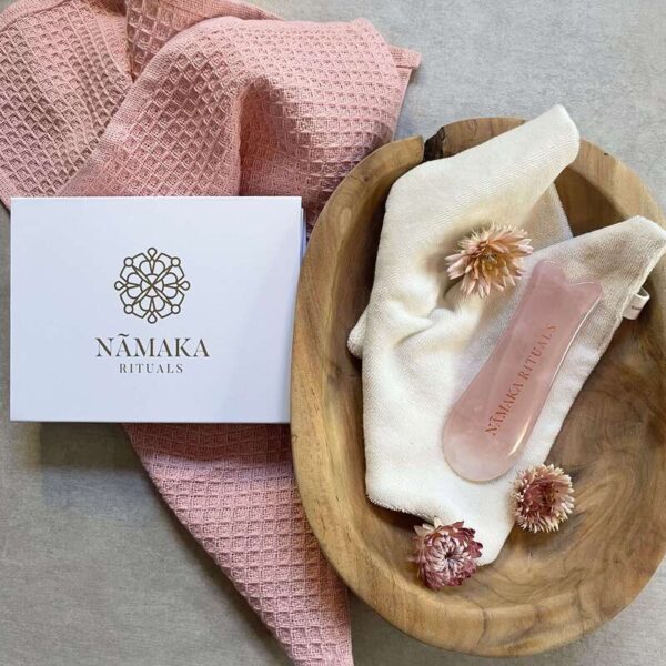 Gua sha sten ansigt - Namaka Rituals - Kai Gua Sha Rose Quartz 2